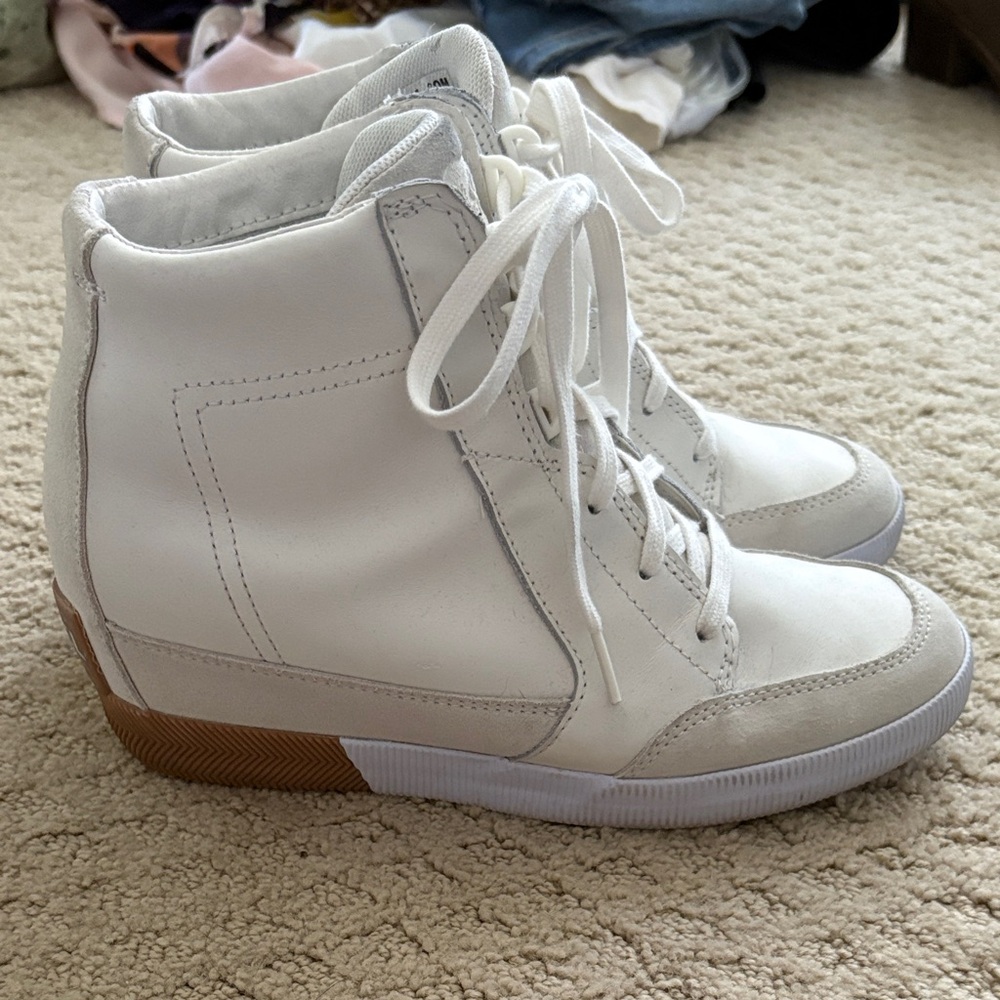 Sorel Women's White and Tan High-Top Sneakers